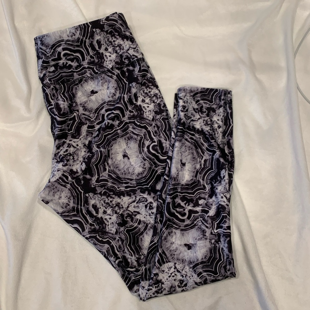 marble print leggings